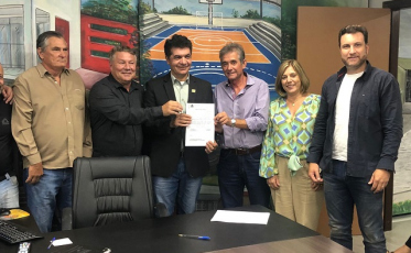 Salvaro assina ordens de serviço de mais de R$ 7,5 milhões