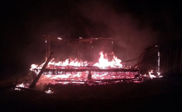 Fogo destrói casa em Orleans