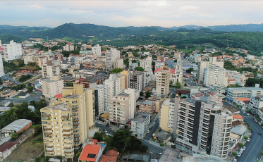 Prefeitos da Amrec decidem ir a Florianópolis questionar os dados do Censo 2022