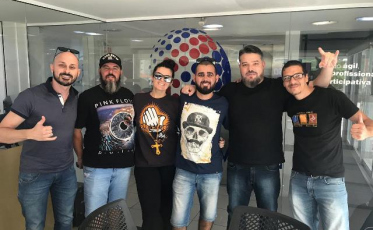 O rock como forma de ser feliz, a música da banda Os Barbas