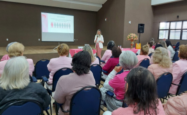 Outubro Rosa: Rede de apoio da saúde e RFCC participam de palestra com mastologista