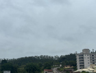 Tempo segue instável no Litoral de SC com chuva fraca nesta segunda