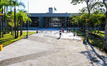 Prefeitura assina decreto para demolição de imóveis abandonados