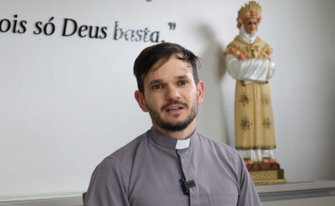 (Áudio) Padre Patrick, fenômeno das redes sociais, na Basílica de Içara