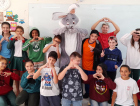 Coelho da Páscoa visita escolas de Turvo