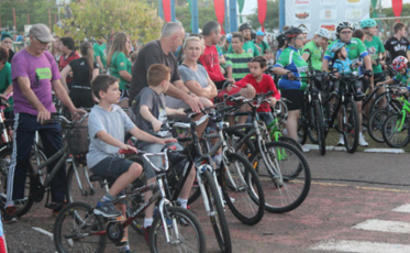 Show, brindes e diversão no passeio ciclístico de Natal da CDL