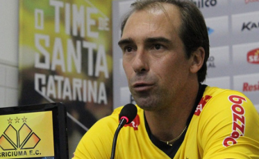 Antes mesmo de ser contratado, Baier já estava ajudando o Tigre a compor equipe