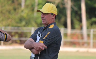 Criciúma anuncia demissão do técnico Paulo Baier