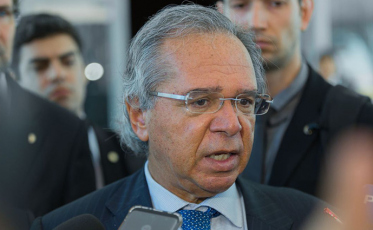 Governo estuda liberar saques em contas ativas do FGTS