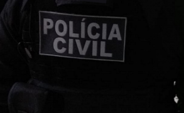 Homem que roubou loja de bebidas armado e com máscara é preso pela polícia  