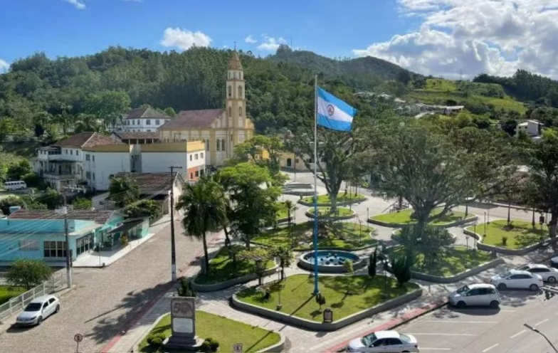 Pedras Grandes rompe pacto de amizade com cidade italiana após mudanças na lei de cidadania