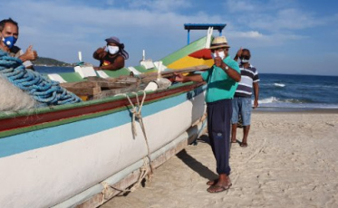 Com medidas de proteção, pescadores aguardam a chegada da tainha