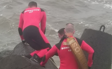 Corpo é encontrado em Passo de Torres; hipótese é que seja de pescador desaparecido