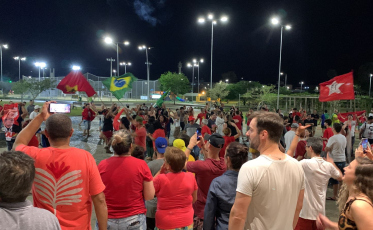 Apoiadores de Lula comemoram a vitória no Parque Altair Guidi (FOTOS E VÍDEO)