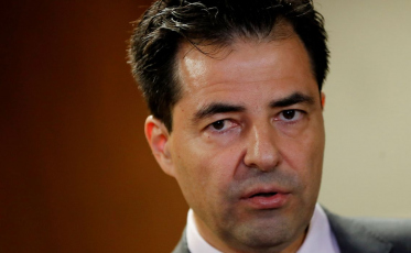 Ministro diz que governo não pode interferir nos preços da Petrobras