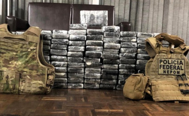 Operação da PF contra tráfico transnacional de drogas cumpre mandados em Criciúma