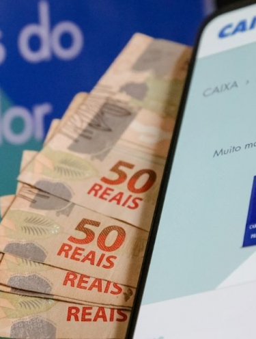 Nascidos em janeiro podem sacar Abono Salarial 2026 a partir desta segunda; veja o calendário