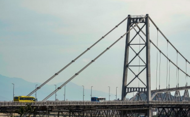 Estado autoriza tráfego de veículos particulares na Ponte Hercílio Luz