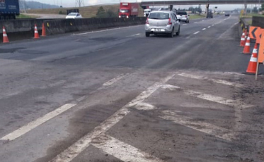 DNIT libera temporariamente duas faixas na ponte em Sangão