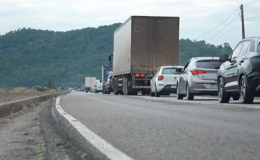 Ponte de Laguna registra fila enquanto seguem obras na estrutura