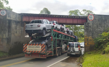 Cuidado com a altura no pontilhão do Sangão
