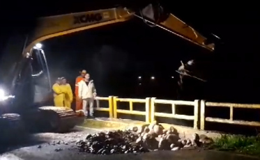 Após conserto, ponte entre Praia Grande e São João do Sul está liberada (VÍDEOS)