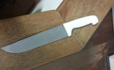 Homem é preso após chegar em casa alcoolizado e ameaçar esposa com faca