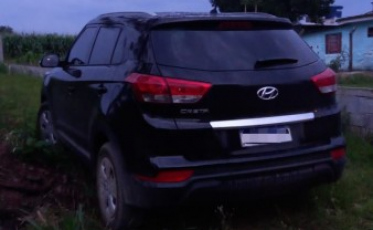 Carro usado em assalto à joalheria é recuperado pela PM