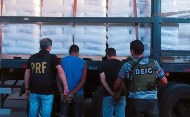 Dois homens são presos e 25 mil quilos de polietileno recuperados em Morro da Fumaça