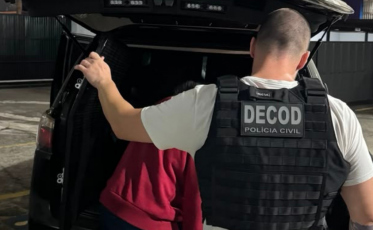 Casal é preso por tráfico de drogas durante operação em Criciúma