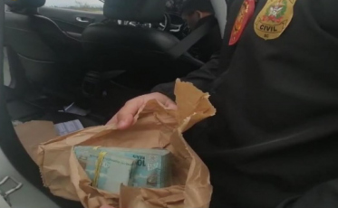 Laguna: candidato a vice-prefeito é flagrado pela Polícia Civil com R$ 18 mil em espécie no carro