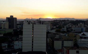 Dias de tempo bom e amanhecer com frio