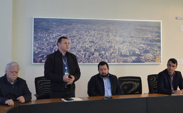 Porto de Imbituba recebe reivindicações do setor cerâmico da região para exportação