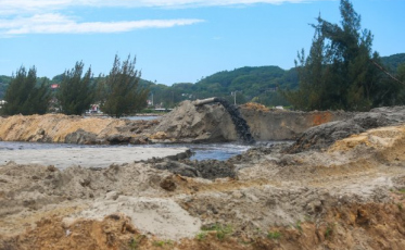 O cuidado com os botos na dragagem do porto de Laguna