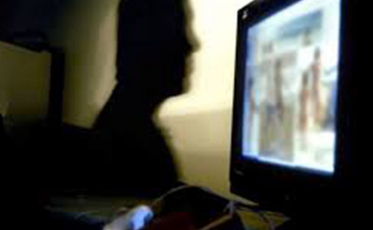 Possuir ou compartilhar pornografia infantil dá cadeia