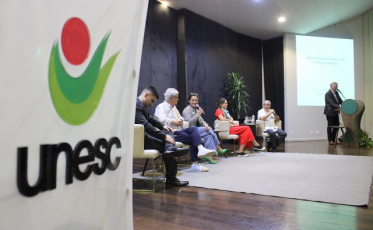 Especialista dá aula em lançamento da pós em Acupuntura da Unesc