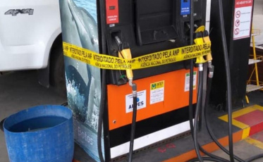 Posto é interditado e dois são presos em Laguna