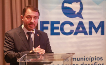 Moisés destaca diálogo com o Estado na posse da Fecam