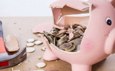 Poupança tem maior retirada líquida para meses de abril em três anos