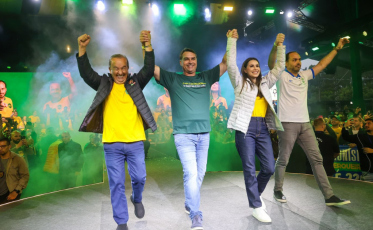 PL lança pré-candidaturas de Jorginho à reeleição e Flávio Bolsonaro à Presidência durante ato em SC