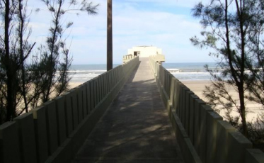 Plataforma da Praia da Meta está interditada