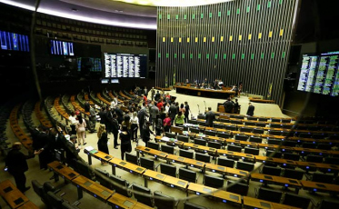 Plenário da Câmara começa a discutir reforma da Previdência
