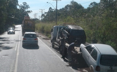 Polícia encontra cemitério de carros em Criciúma