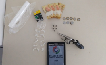 Homem baleado pela PM possuía revólver e porções de crack