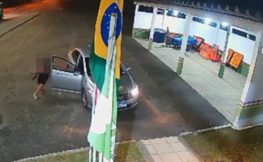 Vídeo: criança de dois anos engasgada é salva por policias rodoviários em Lauro Müller
