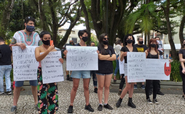 Manifestação em Criciúma em defesa de Mariana Ferrer