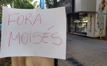 Pela volta ao trabalho, comerciantes vão à praça (VÍDEOS)