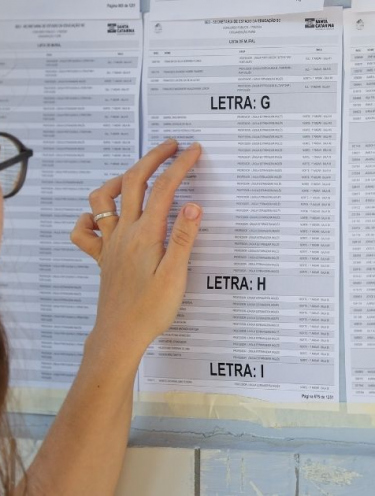 Com salários de até R$ 11,5 mil, SC abre inscrições para concurso da educação