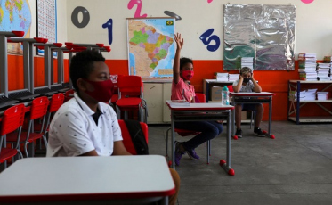 Pandemia de covid-19 fez ensino e papel do professor mudarem