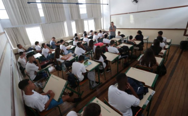 Governo de SC lança editais para contratação de professores temporários
